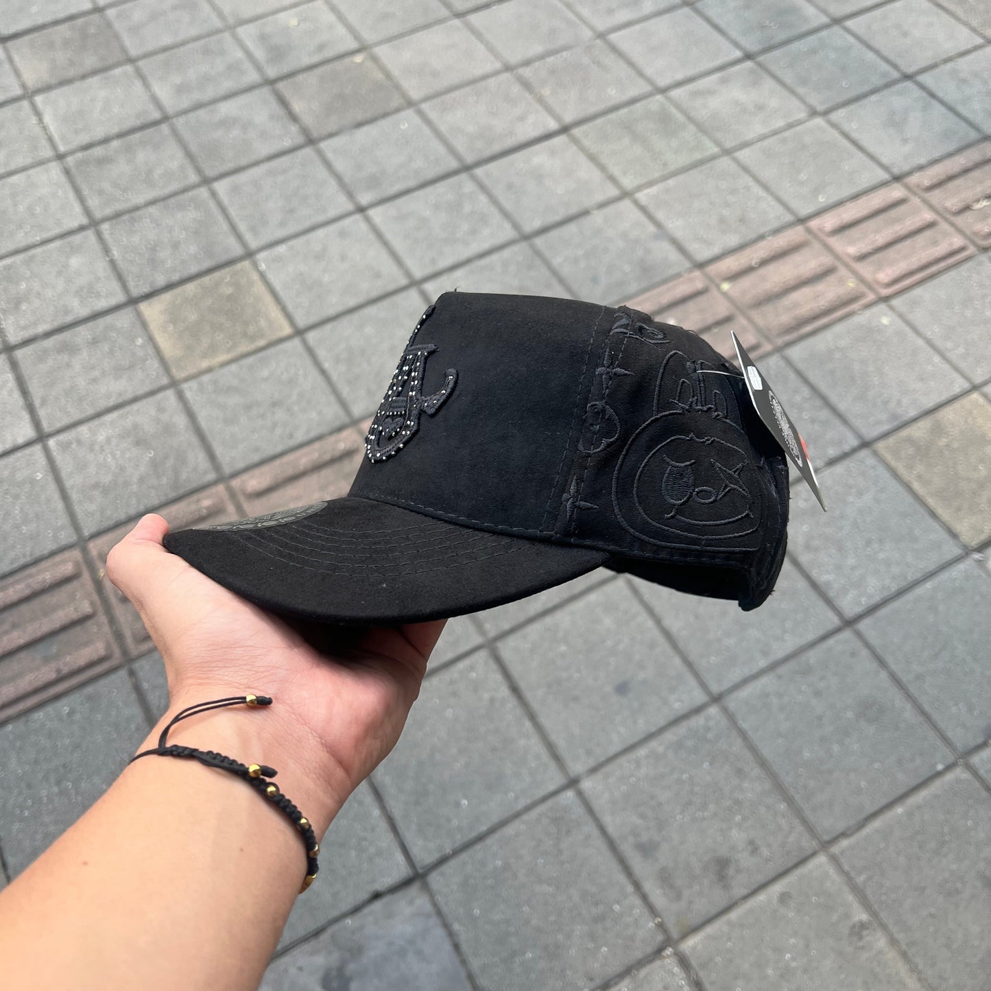 GORRA LV BLACK PIEDRERIA