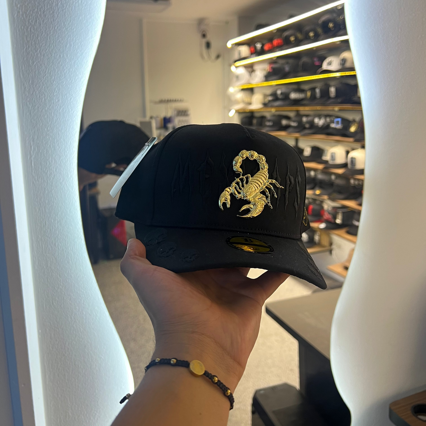 GORRA ESCORPION DORADA