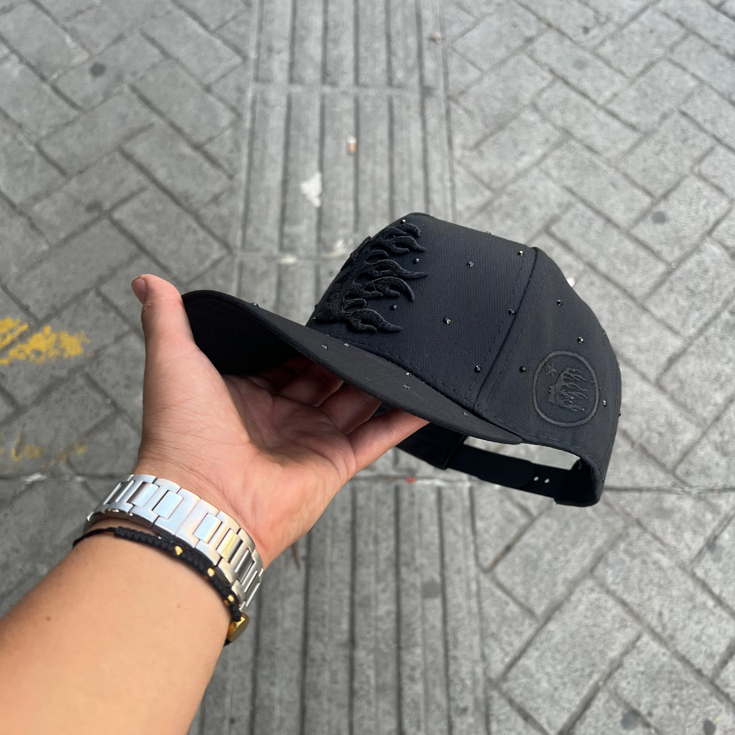 GORRA NEGRA HELLSTAR PIEDRERIA
