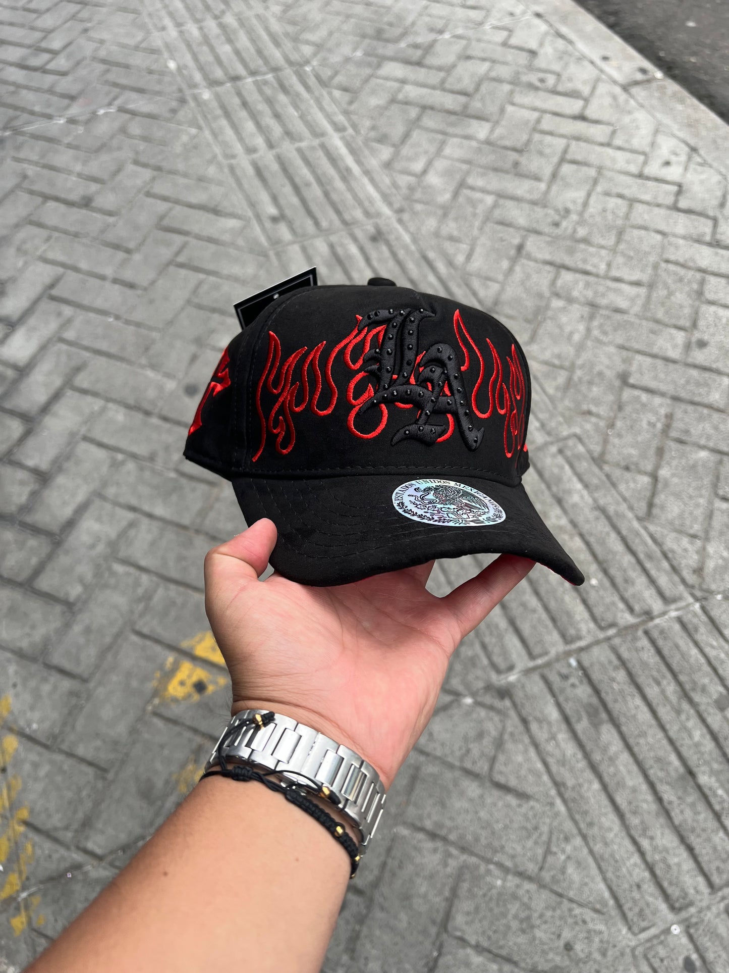 GORRA L’A FLAMAS rojas
