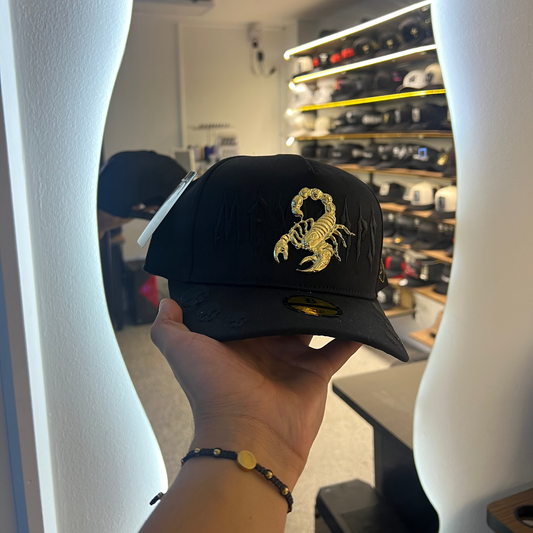 GORRA ESCORPION DORADA