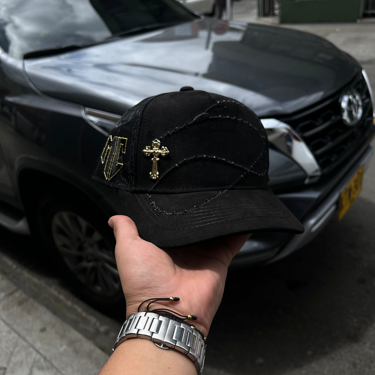 GORRA ROSARIO NEGRA