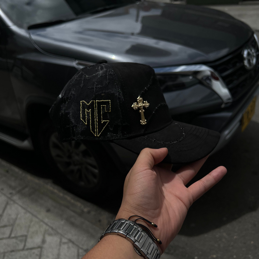 GORRA ROSARIO NEGRA